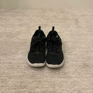 Black Nike volleyball shoes